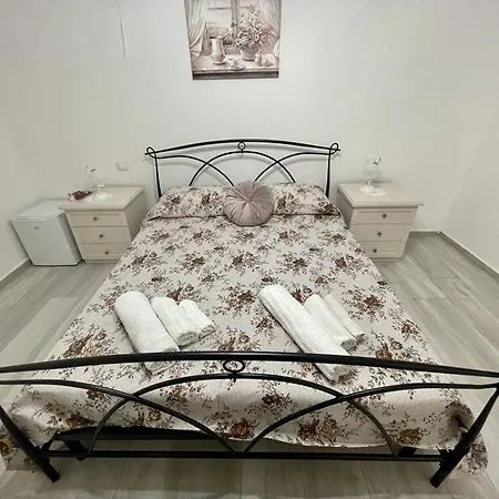 Donnabella House אגרופולי