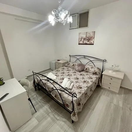 Donnabella House אגרופולי