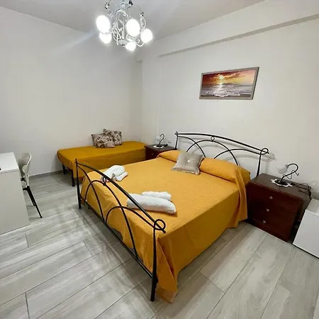 Donnabella House בית הארחה אגרופולי