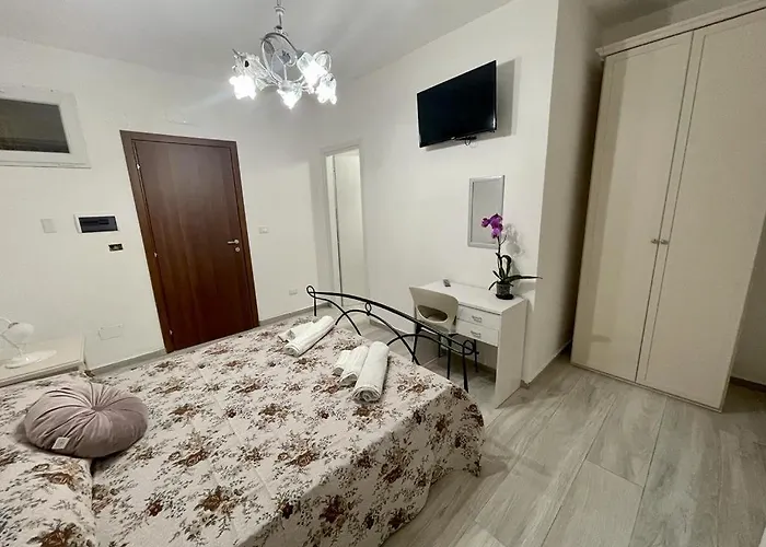 Donnabella House בית הארחה אגרופולי