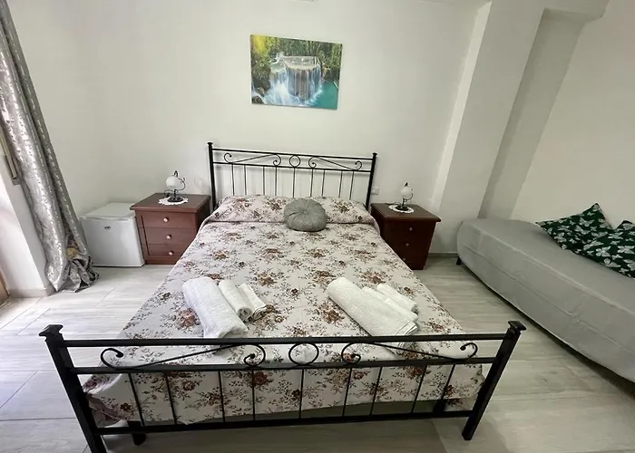 Donnabella House בית הארחה 3*