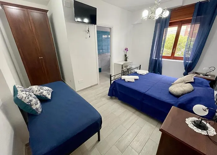 בית הארחה Donnabella House 3*